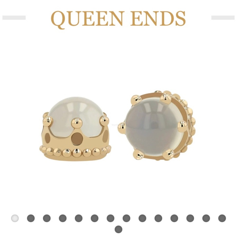 Anatometal Queen End Moonstone 18k Yellow Gold